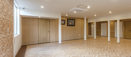 笑施設内のイメージバナー